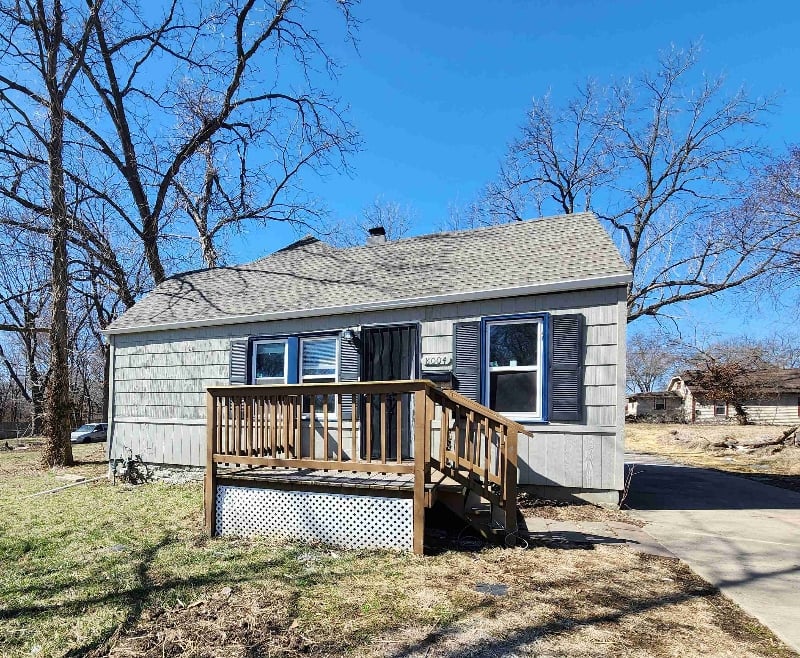 8004 Lydia Ave — photo 1